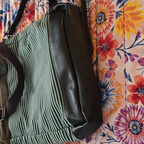 Chala sloth large tote handbag lightly used. - Picture 6 of 11